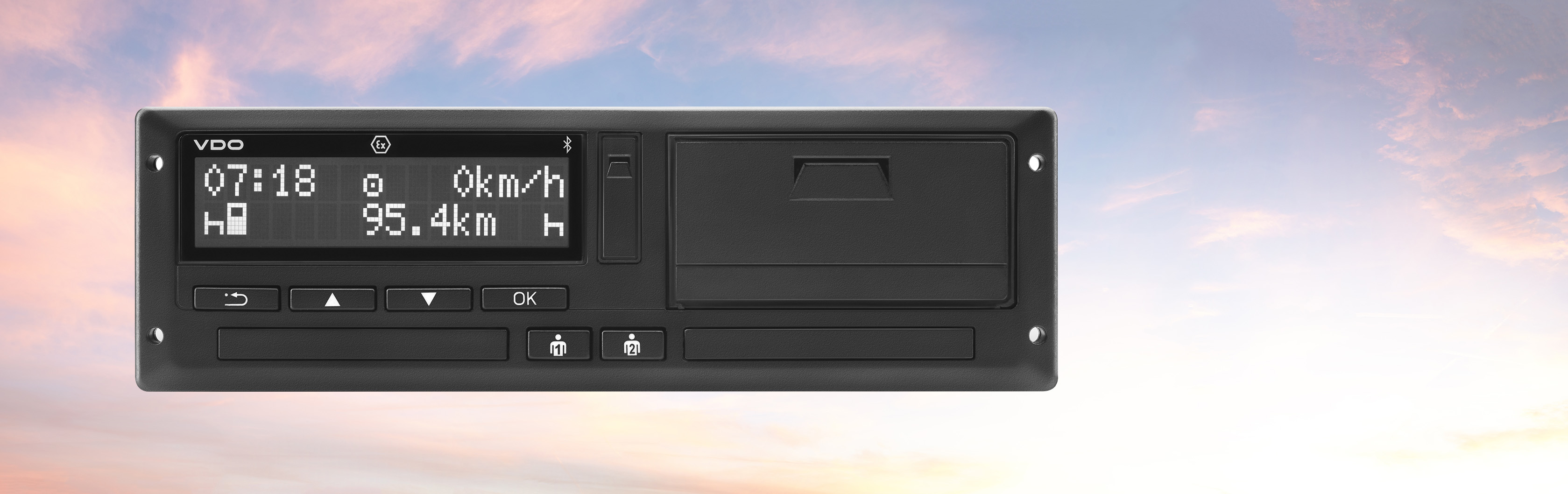The graphic shows the front view of the VDO DTCO 4.1 against a colorful sky at sunset. )